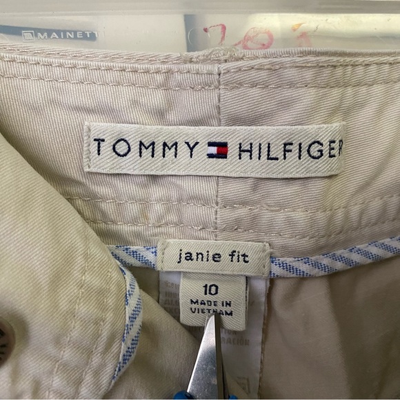 Tommy Hilfiger Womens Khaki Chino Solid Mid Rise Casual Shorts Size 10 - Picture 2 of 4